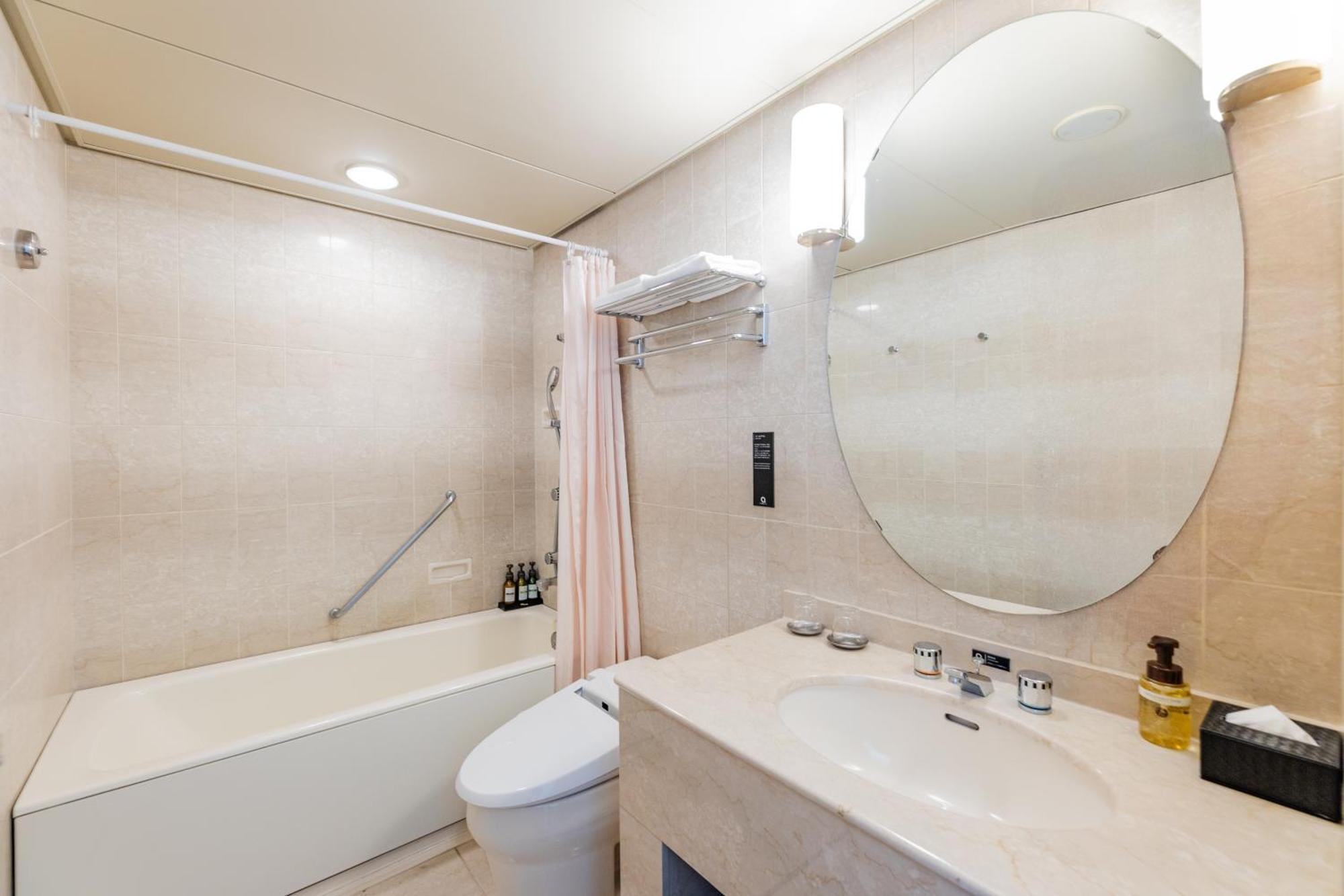 The Qube Hotel צ'יבה חדר תמונה
